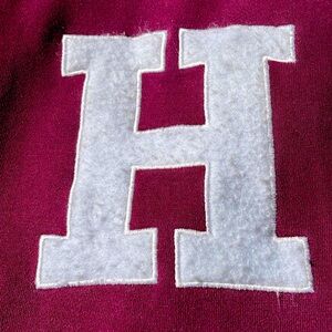 Harvard H hoodie w front kangaroo pocket 
IvySport